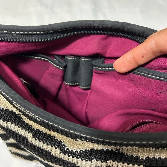 The SAK Shoulder Bag Purse Knitted Adjustable Straps Zip Top Cream Black - Picture 10 of 13